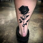 Фото тату с черной розой 25.01.2021 №0010 - black rose tattoo - tatufoto.com