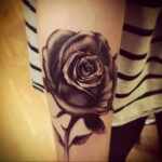 Фото тату с черной розой 25.01.2021 №0027 - black rose tattoo - tatufoto.com