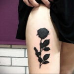 Фото тату с черной розой 25.01.2021 №0030 - black rose tattoo - tatufoto.com