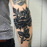 Фото тату с черной розой 25.01.2021 №0061 - black rose tattoo - tatufoto.com