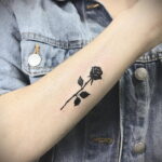 Фото тату с черной розой 25.01.2021 №0065 - black rose tattoo - tatufoto.com