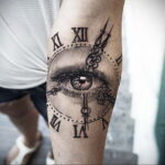 Фото тату часы и глаз 19.01.2021 №0011 -eye tattoo clock-tatufoto.com