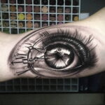 Фото тату часы и глаз 19.01.2021 №0027 -eye tattoo clock-tatufoto.com