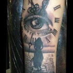 Фото тату часы и глаз 19.01.2021 №0054 -eye tattoo clock-tatufoto.com