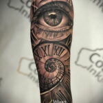 Фото тату часы и глаз 19.01.2021 №0056 -eye tattoo clock-tatufoto.com