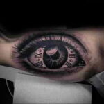 Фото тату часы и глаз 19.01.2021 №0063 -eye tattoo clock-tatufoto.com