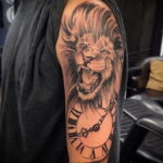 Фото тату часы и лев 19.01.2021 №0021 -lion clock tattoo-tatufoto.com