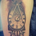 Фото тату часы и пирамида 19.01.2021 №0001 - tattoo clock - tatufoto.com