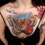 Фото тату часы на груди 17.01.2021 №0024 -clock tattoo on chest-tatufoto.com