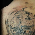 Фото тату часы на груди 17.01.2021 №0039 -clock tattoo on chest-tatufoto.com