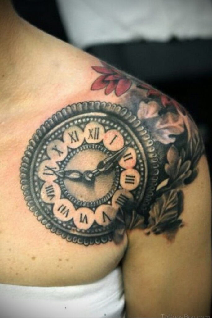 Фото тату часы на груди 17.01.2021 №0042 -clock tattoo on chest-tatufoto.com