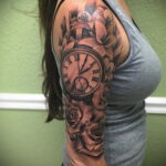Фото тату часы на плече 19.01.2021 №0001 -clock tattoo on shoulder-tatufoto.com