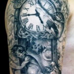 Фото тату часы на плече 19.01.2021 №0018 -clock tattoo on shoulder-tatufoto.com