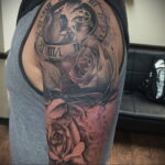 Фото тату часы на плече 19.01.2021 №0046 -clock tattoo on shoulder-tatufoto.com
