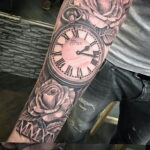 Фото тату часы на предплечье 19.01.2021 №0002 -forearm clock tattoo-tatufoto.com