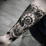 Фото тату часы на предплечье 19.01.2021 №0005 -forearm clock tattoo-tatufoto.com