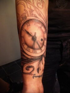 Фото тату часы на предплечье 19.01.2021 №0067 -forearm clock tattoo-tatufoto.com