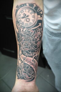 Фото тату часы на предплечье 19.01.2021 №0070 -forearm clock tattoo-tatufoto.com