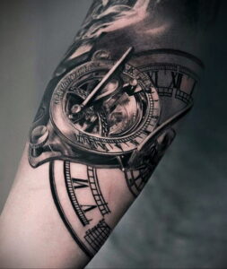 Фото тату часы на предплечье 19.01.2021 №0077 -forearm clock tattoo-tatufoto.com