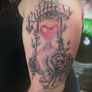 Фото тату часы песочные 19.01.2021 №0078 -hourglass tattoo-tatufoto.com