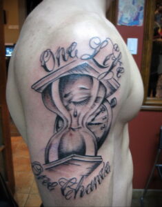 Фото тату часы песочные 19.01.2021 №0081 -hourglass tattoo-tatufoto.com