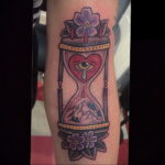 Фото тату часы песочные 19.01.2021 №0092 -hourglass tattoo-tatufoto.com