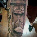 Фото тату часы песочные 19.01.2021 №0126 -hourglass tattoo-tatufoto.com