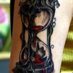 Фото тату часы песочные 19.01.2021 №0169 -hourglass tattoo-tatufoto.com