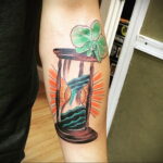 Фото тату часы песочные 19.01.2021 №0178 -hourglass tattoo-tatufoto.com