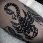 Фото тату черный скорпион 16.01.2021 №0008 -black scorpion tattoo- tatufoto.com