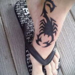 Фото тату черный скорпион 16.01.2021 №0015 -black scorpion tattoo- tatufoto.com