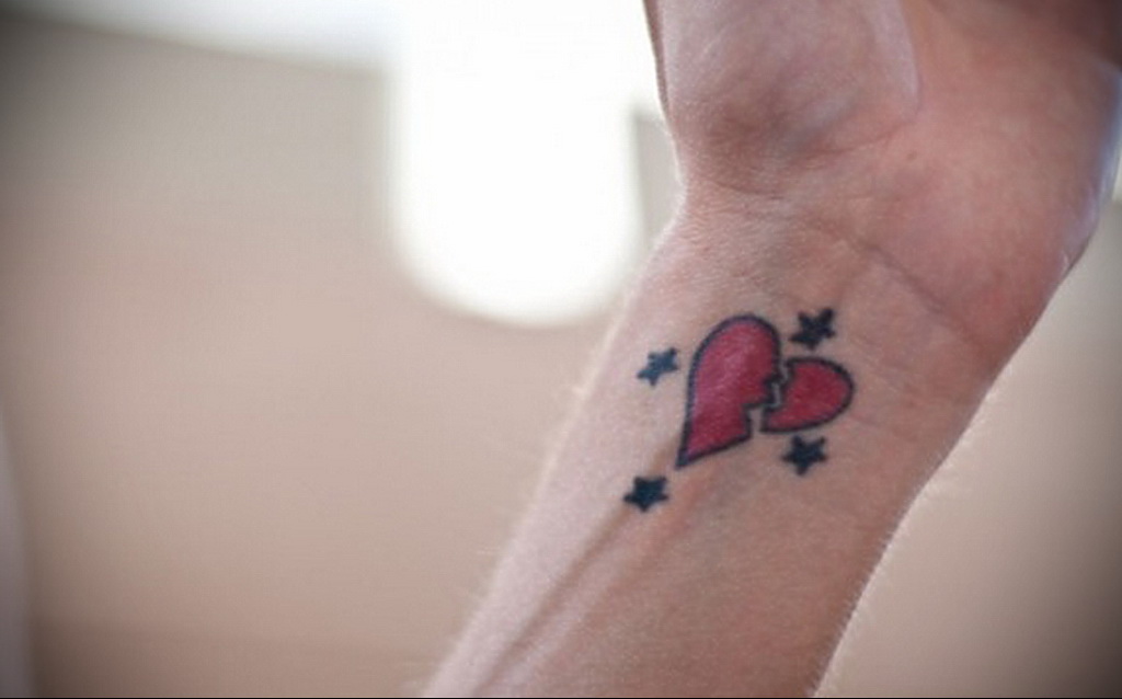 Фото тату разбитое сердце 04.02.2021 № 0025 - broken heart tattoo - tatufot...