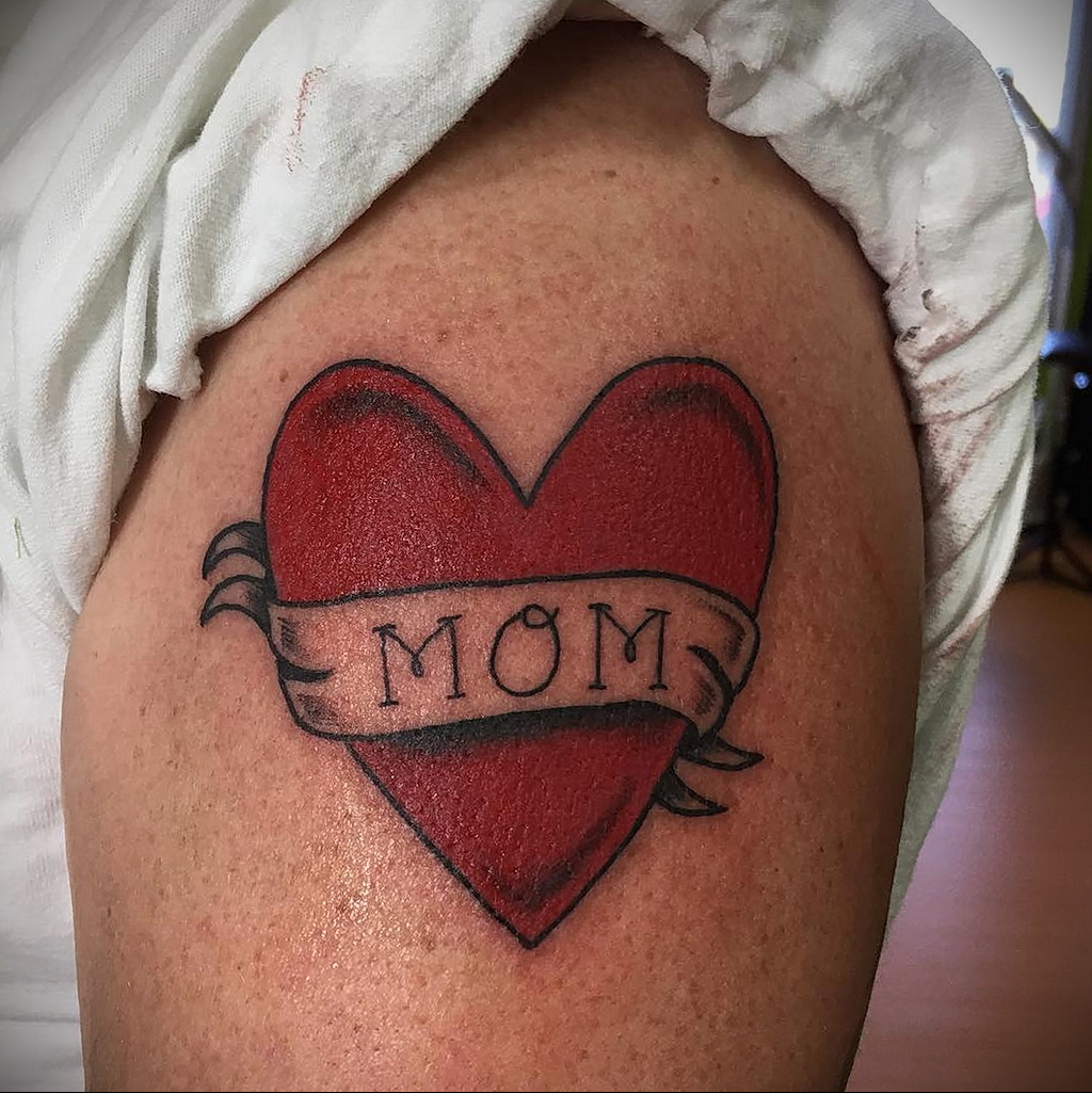 Фото тату сердце и надпись мама 09.02.2021 № 0079 - mom heart tattoo - tatu...