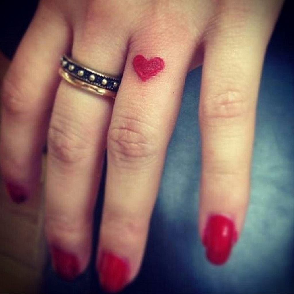 Фото тату сердце на пальце 04.02.2021 № 0037 - heart tattoo on finger - tat...