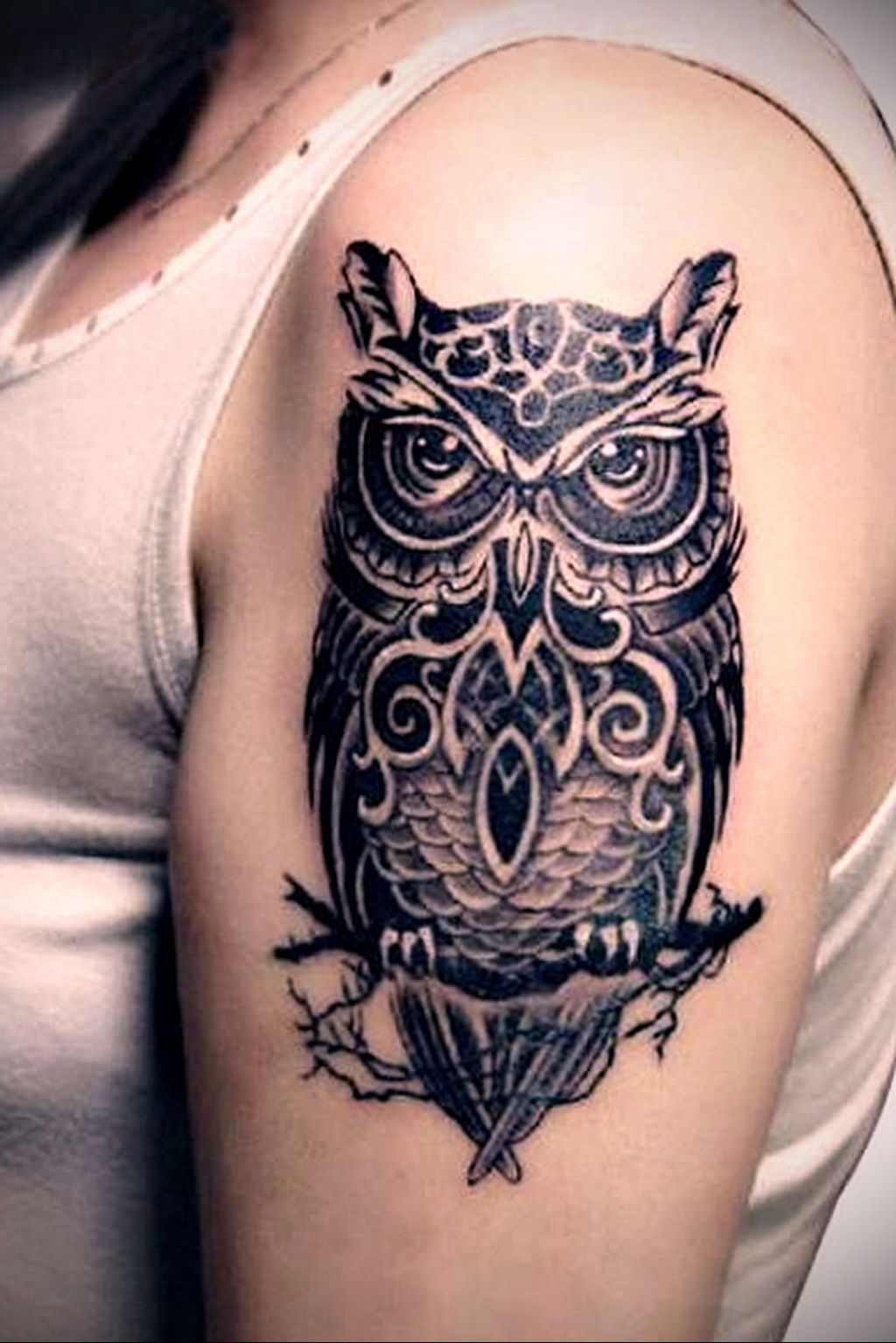 тату с черной совой на фото 15.02.2021 № 0004 - black owl tattoo- tatufoto....