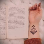 Фото Книги в женской тату 27.02.2021 №005 - Books in a woman's tattoo - tatufoto.com