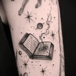 Фото Книги в женской тату 27.02.2021 №033 - Books in a woman's tattoo - tatufoto.com