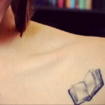 Фото Книги в женской тату 27.02.2021 №040 - Books in a woman's tattoo - tatufoto.com