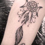 Фото Перо - женский рисунок тату 27.02.2021 №039 - Feather tattoo - tatufoto.com