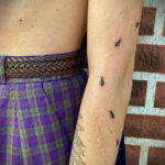 Фото пример рисунка татуировки с муравьем 21.03.2021 №012 - ant tattoo - tatufoto.com