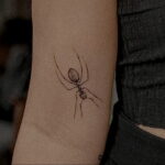 Фото пример рисунка татуировки с муравьем 21.03.2021 №019 - ant tattoo - tatufoto.com