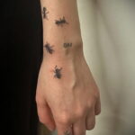 Фото пример рисунка татуировки с муравьем 21.03.2021 №021 - ant tattoo - tatufoto.com