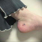 Фото пример рисунка татуировки с муравьем 21.03.2021 №024 - ant tattoo - tatufoto.com