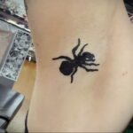 Фото пример рисунка татуировки с муравьем 21.03.2021 №025 - ant tattoo - tatufoto.com
