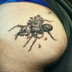 Фото пример рисунка татуировки с муравьем 21.03.2021 №027 - ant tattoo - tatufoto.com