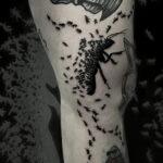 Фото пример рисунка татуировки с муравьем 21.03.2021 №030 - ant tattoo - tatufoto.com