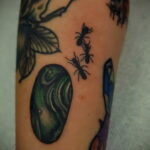 Фото пример рисунка татуировки с муравьем 21.03.2021 №035 - ant tattoo - tatufoto.com