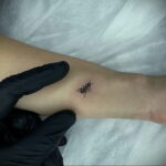 Фото пример рисунка татуировки с муравьем 21.03.2021 №049 - ant tattoo - tatufoto.com