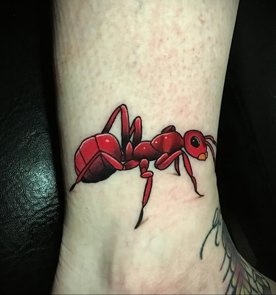 Фото пример рисунка татуировки с муравьем 21.03.2021 №060 - ant tattoo - tatufoto.com