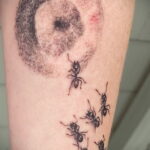 Фото пример рисунка татуировки с муравьем 21.03.2021 №064 - ant tattoo - tatufoto.com